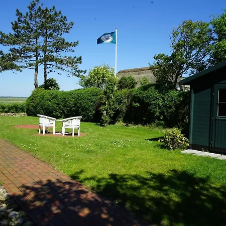 In Mit Garten Und Terrasse By Interhome Daire Morsum (Sylt)